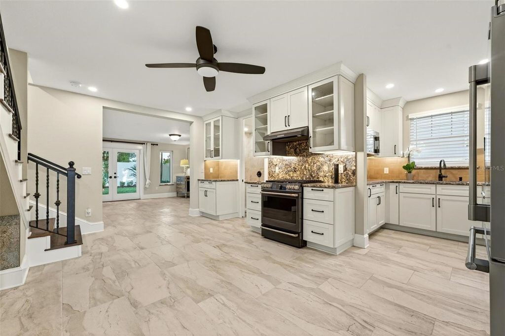 Image 27 of property listing at 1231 POINSETTIA AVENUE, Orlando, FL 32804