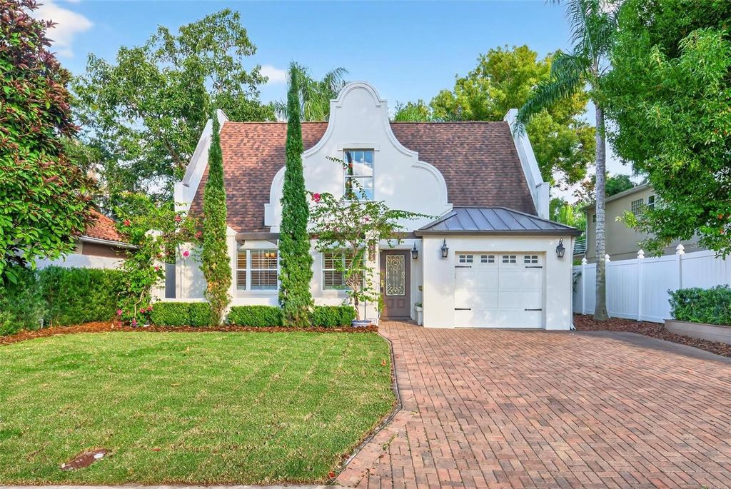 Image 4 of property listing at 1231 POINSETTIA AVENUE, Orlando, FL 32804