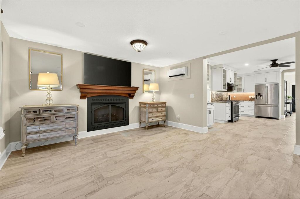 Image 32 of property listing at 1231 POINSETTIA AVENUE, Orlando, FL 32804