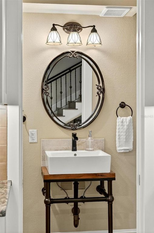 Image 39 of property listing at 1231 POINSETTIA AVENUE, Orlando, FL 32804