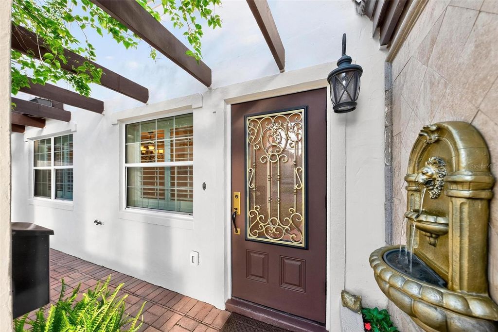 Image 6 of property listing at 1231 POINSETTIA AVENUE, Orlando, FL 32804