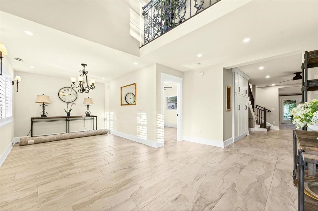 Image 9 of property listing at 1231 POINSETTIA AVENUE, Orlando, FL 32804