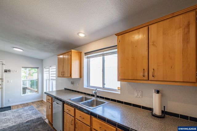 3161 NE Millersburg Dr, Albany, OR 97321