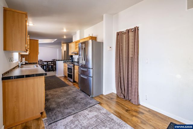3161 NE Millersburg Dr, Albany, OR 97321