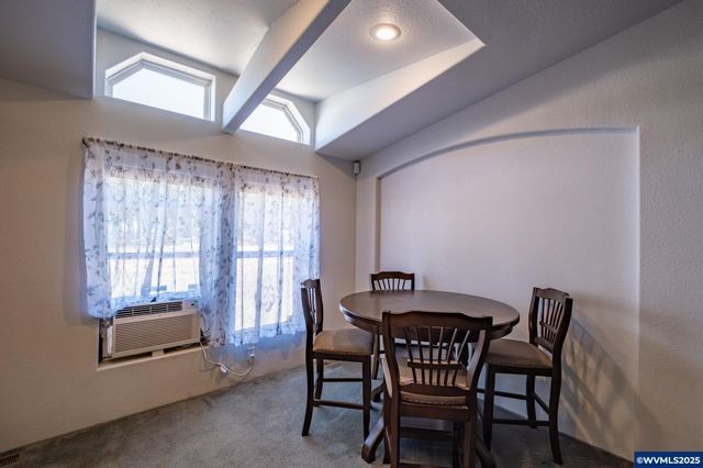 3161 NE Millersburg Dr, Albany, OR 97321