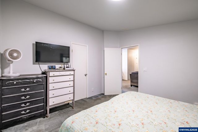 3161 NE Millersburg Dr, Albany, OR 97321