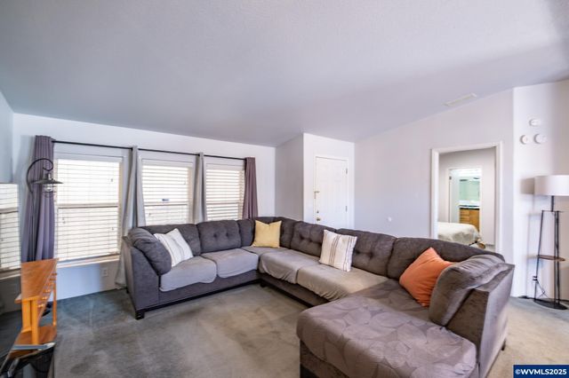 3161 NE Millersburg Dr, Albany, OR 97321
