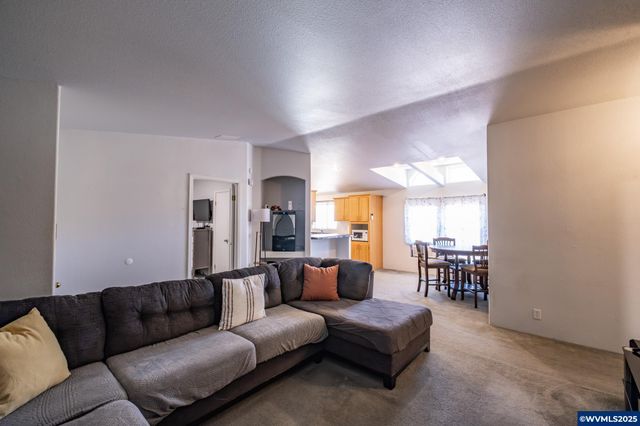 3161 NE Millersburg Dr, Albany, OR 97321