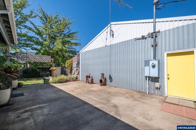 3161 NE Millersburg Dr, Albany, OR 97321