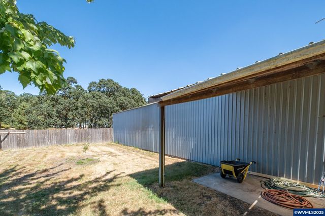 3161 NE Millersburg Dr, Albany, OR 97321