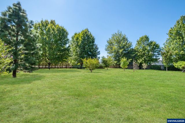 3161 NE Millersburg Dr, Albany, OR 97321