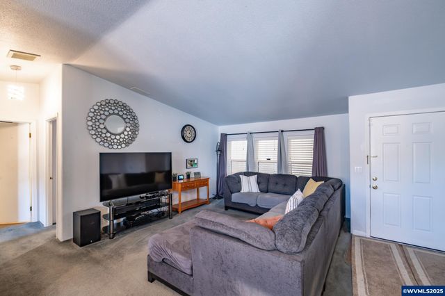 3161 NE Millersburg Dr, Albany, OR 97321