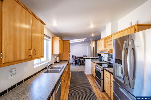 3161 NE Millersburg Dr, Albany, OR 97321