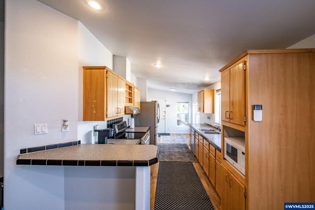 3161 NE Millersburg Dr, Albany, OR 97321