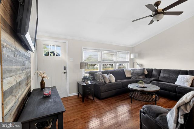 525 N COLES AVE, Maple Shade, NJ 08052