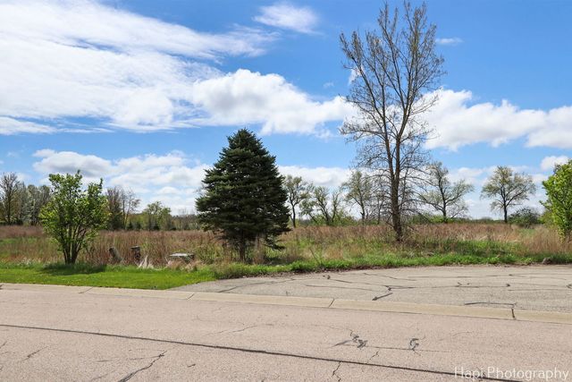 2647 Sanctuary Lane, Spring Grove, IL 60081