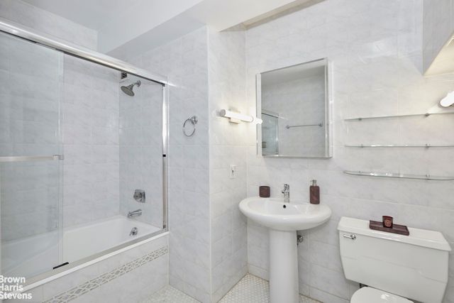 135 W 70th St Apt 2G, New York City, NY 10023