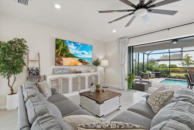 5876 SILVERSIDE PINE COURT, Lakewood Ranch, FL 34211