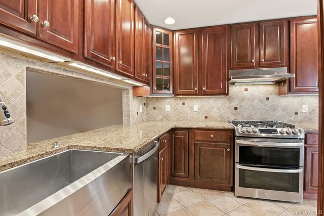 67 Paddington Circle, Smithtown, NY 11787