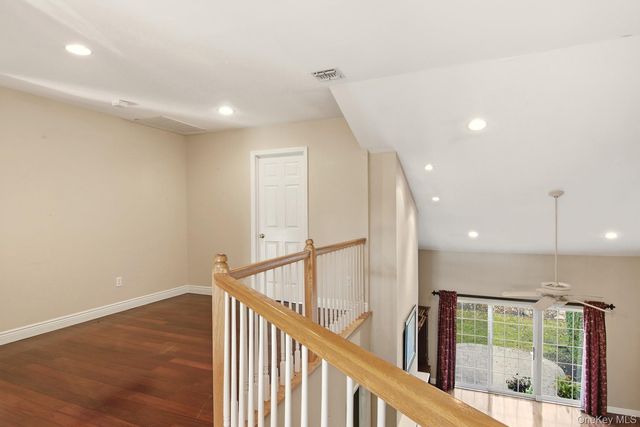 67 Paddington Circle, Smithtown, NY 11787