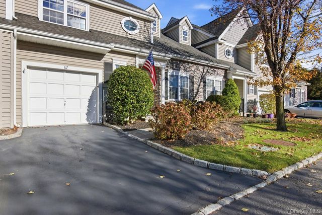 67 Paddington Circle, Smithtown, NY 11787