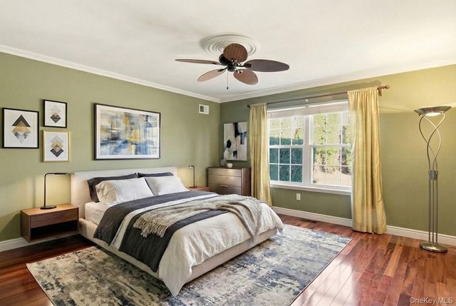 67 Paddington Circle, Smithtown, NY 11787