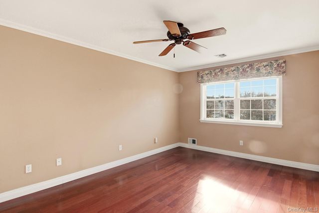 67 Paddington Circle, Smithtown, NY 11787