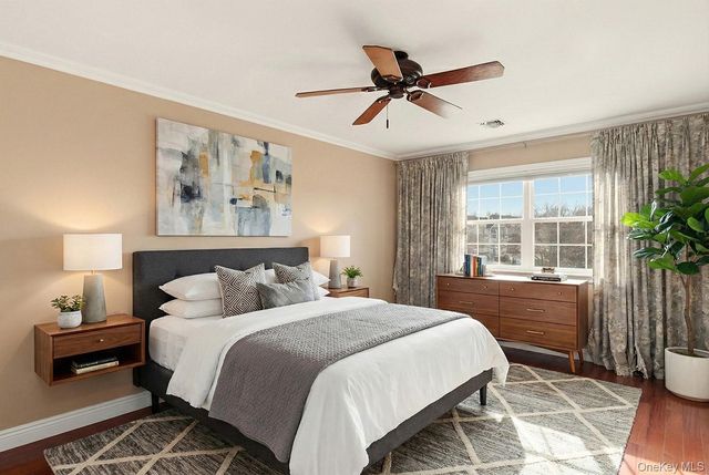 67 Paddington Circle, Smithtown, NY 11787