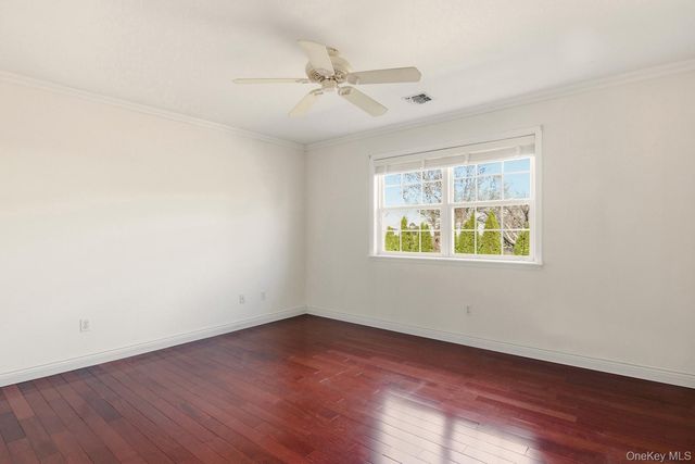 67 Paddington Circle, Smithtown, NY 11787