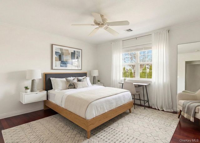 67 Paddington Circle, Smithtown, NY 11787