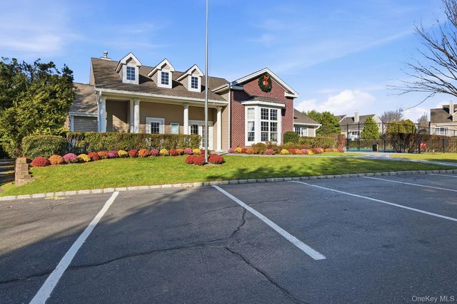 67 Paddington Circle, Smithtown, NY 11787