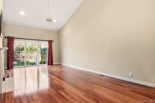 67 Paddington Circle, Smithtown, NY 11787