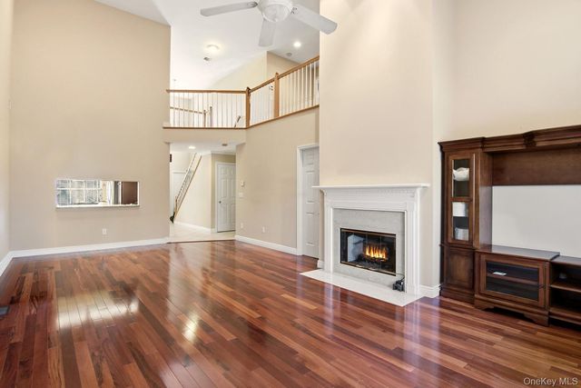 67 Paddington Circle, Smithtown, NY 11787