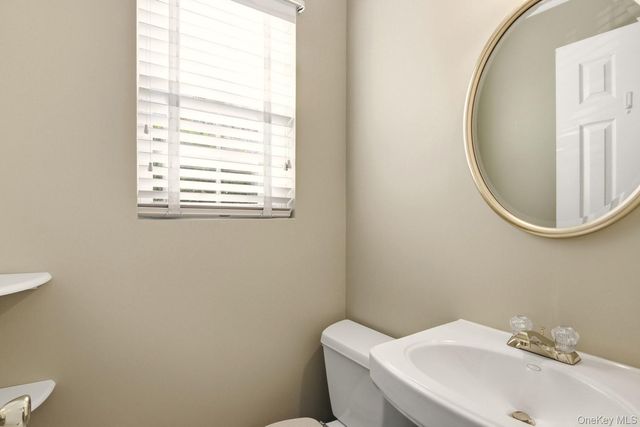 67 Paddington Circle, Smithtown, NY 11787