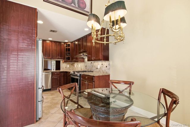 67 Paddington Circle, Smithtown, NY 11787