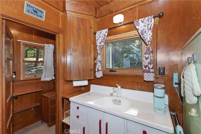 1040 Mile High Road, Twin Peaks, CA 92391