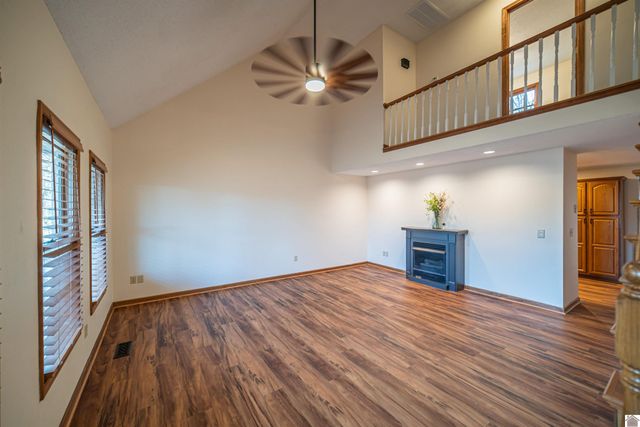 925 Wayside Dr, Paducah, KY 42003