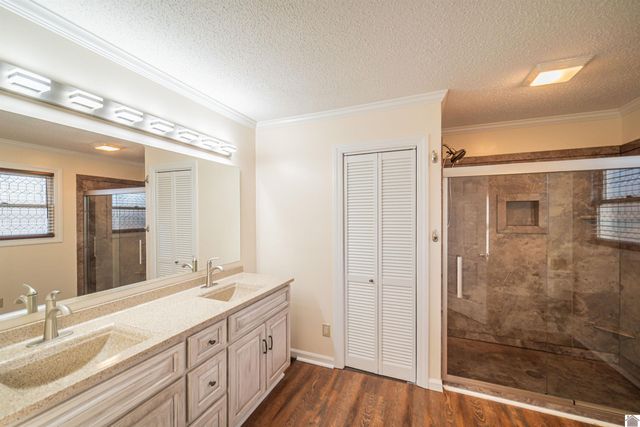 925 Wayside Dr, Paducah, KY 42003