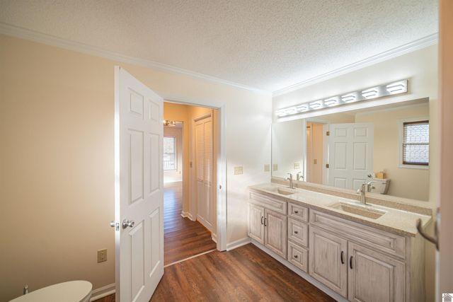 925 Wayside Dr, Paducah, KY 42003