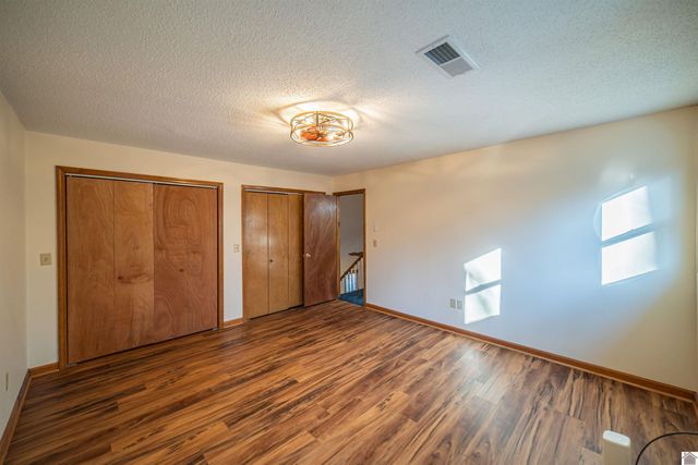 925 Wayside Dr, Paducah, KY 42003