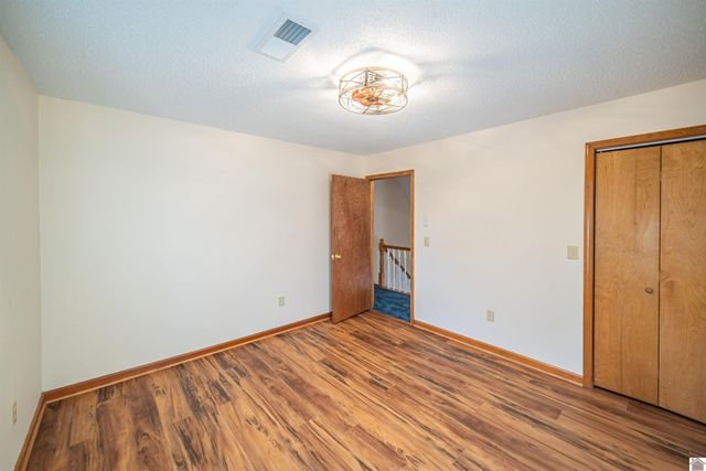 925 Wayside Dr, Paducah, KY 42003