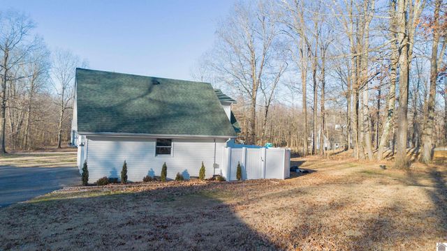 925 Wayside Dr, Paducah, KY 42003