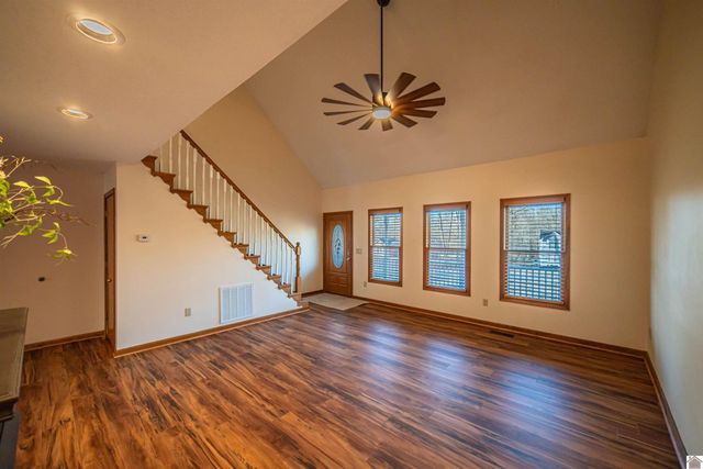 925 Wayside Dr, Paducah, KY 42003