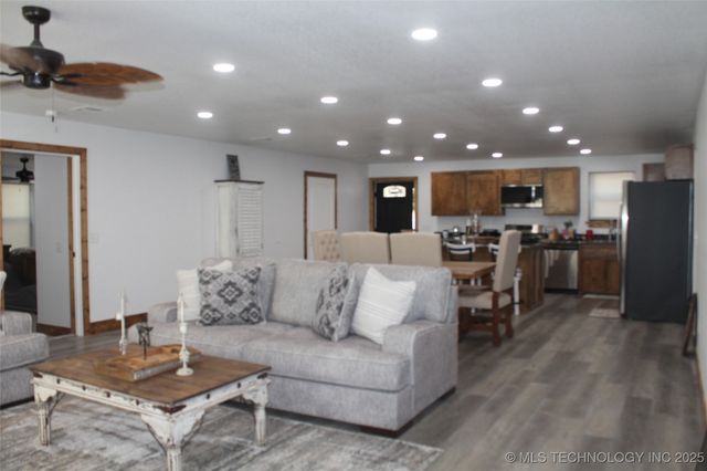 811 Buds Point Road, Mcalester, OK 74501
