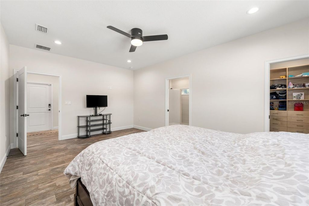 Image 21 of property listing at 26530 NW 110TH AVENUE, High Springs, FL 32643