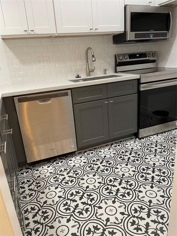 3400 Timmons Lane 13, Houston, TX 77027