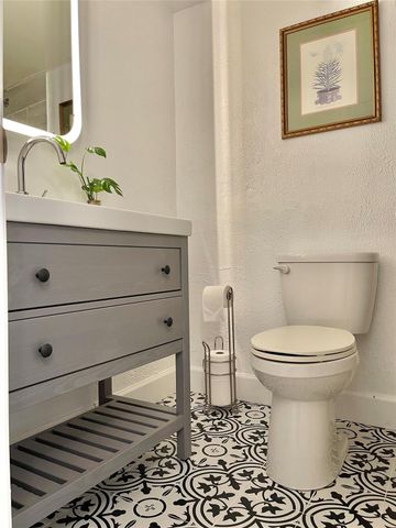 3400 Timmons Lane 13, Houston, TX 77027