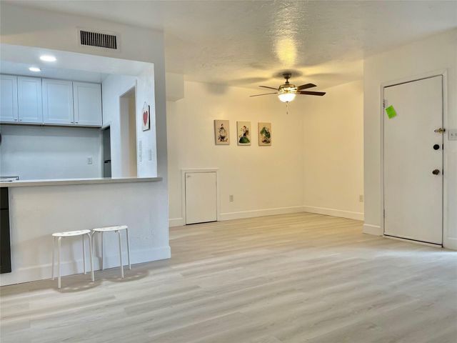 3400 Timmons Lane 13, Houston, TX 77027