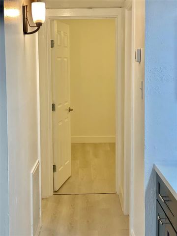 3400 Timmons Lane 13, Houston, TX 77027