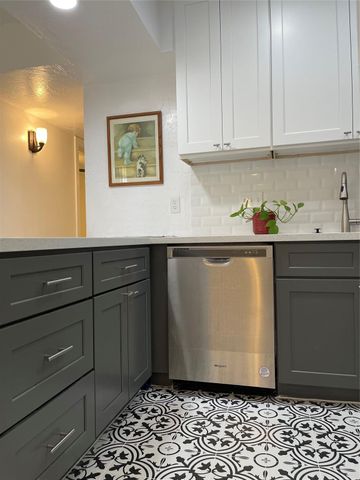 3400 Timmons Lane 13, Houston, TX 77027